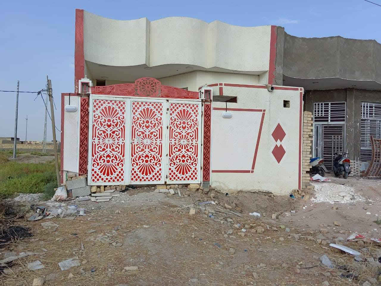 بسم الله الرحمن الرحيم 
اللهم صل على محمد وآل محمد 
بيت للبيع في الحقل الرابع 
بيت ركن مقابيل حديقة 
رقم البيت 2473/ مساحة 125م 
صب كونكريت درجة أولى 
للأستفسار الأتصال على الرقم 
***********
