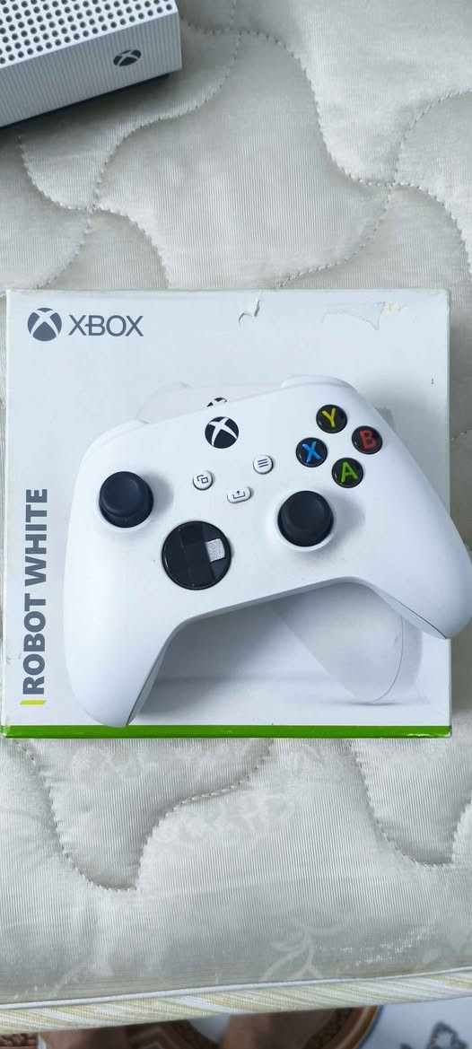 Xbox one s كلش نظيف حتى ستيكر شركه وياها 
ملحقاتها 
يده اكس بوكس سيريس xbox Seres 
بطاريه ويه قاعده مالتها بيها دبل بطاريه لليده او جويستك
مكاني كركوك 
توصيل محافضات ماعندي كركوك, العراق


**إذا كنت صاحب هذا الإعلان وتريد حذفه لأي سبب، رجاءا أرسل رسالة إلى الدعم الفني**