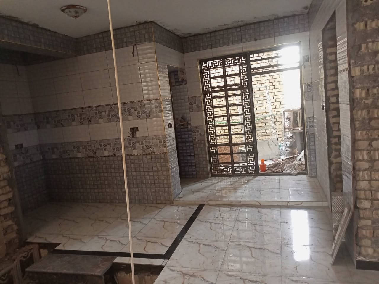 السلام عليكم خلفه سيراميك بورسلين الواح ومرمر وشغل درجه اولى والتزام ودقه بالعمل وهدا رقمى ***********/***********
