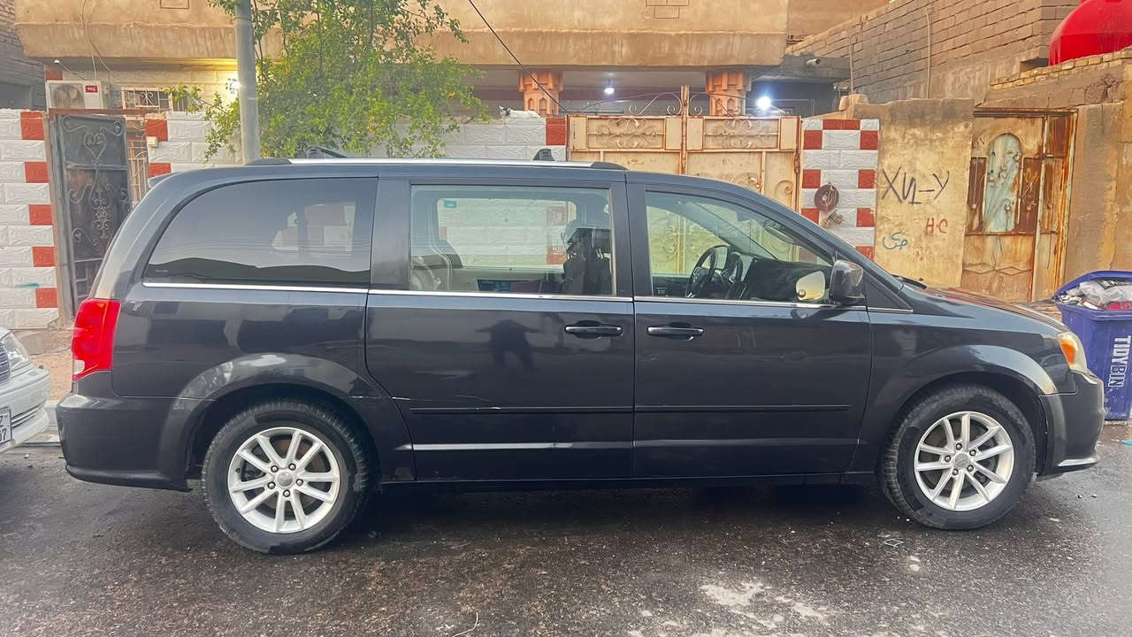 دوج كرفان موديل 13 وارد كندي
بيهه ضربة بجم واصل لغد وبيه قطع صبغ 
مكينه توه مبدل وجه كامل زنجيل كت كامل مع ادامه كامله للمكينه من نوزلات وبلكات وولف حماوه وماي اصلي 
الكير بي تاخير بالنمرتين الاولى والثانيه وبعدهه يمشي مابي شي فقط نتعه بداية تحريك ابيعلك كير كايم 
وانزلك فلوسه 
حداديه جيده كلهه 
تبريد شغال ثلاث قطع 
تخم تاير 
فول مواصفات بيهه باب سلايت بي خلل بالقفال
رايدها ب115 وبيهه مجال لليشتري 
مكاني بصرة رقمي***********
شرط التحويل رقمها بصره 
سنويه ل30 تخلص
