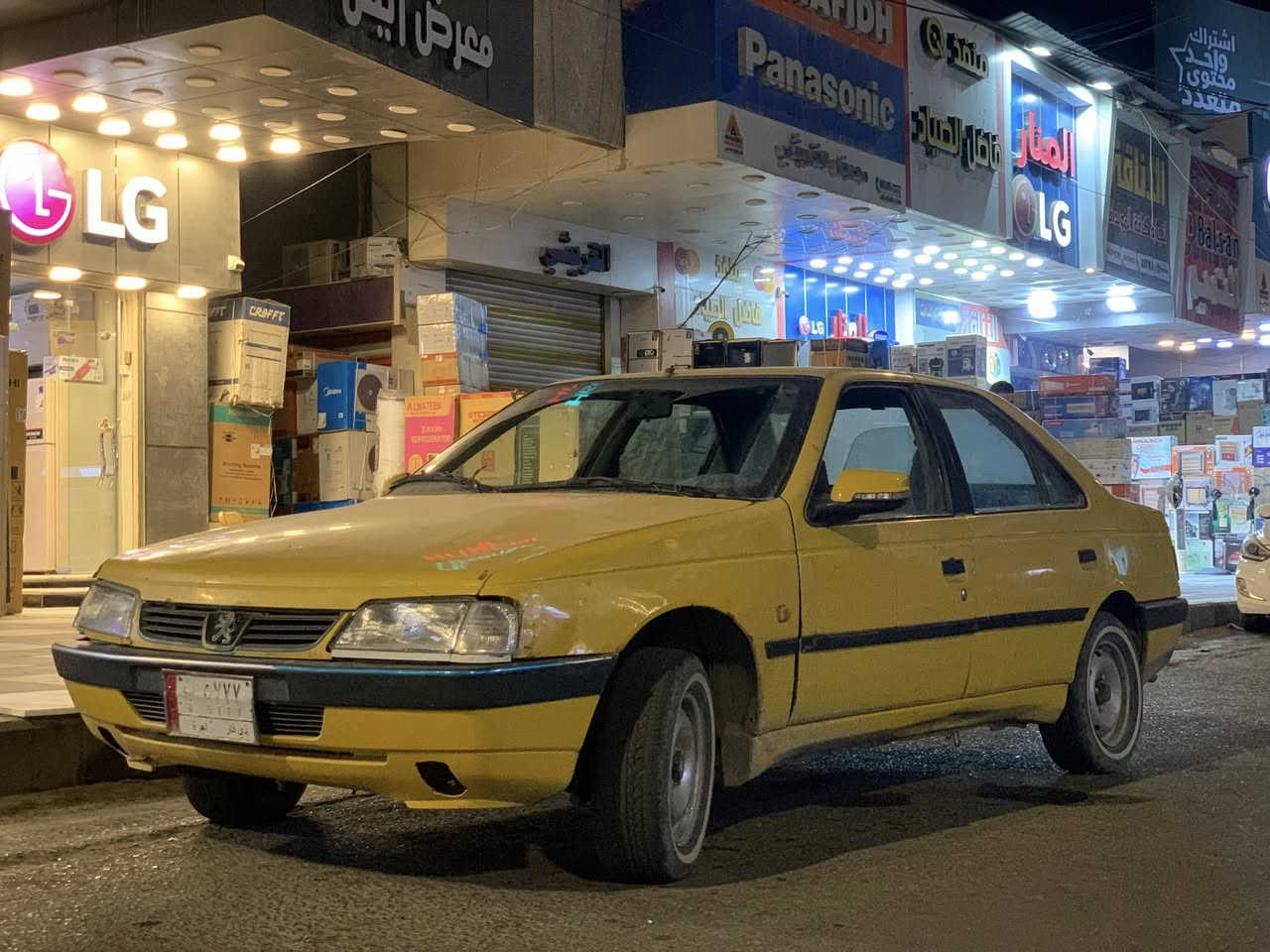 بيجو موديل 12 كلج تعبان بس تمشي طبيعي والدكم مال جام والشاره اليمنه وكعت والباقي كله جديد سنويه 17 بيها قاصرين واحد ابيع حطب وتليمشي بمعاملتها بل عافيه عليه مكانها بغداد الكراده سعرها 17 وبيها مجال ***********
