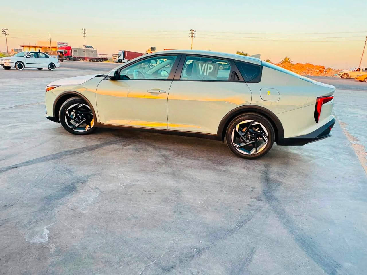 ل
📍 الموقع: صويره

🚗 وارد أمريكي (شمالي)

📌 الحادث كان بالمقدمة (البانيت والشاصي فقط)، المحرك سليم وما داخل عليه.

أهم المواصفات:

* محرك 2000cc

* تشغيل بصمة

* تشغيل عن بعد

* دخول ذكي

* ترحيب وإنارة LED

* شاشة ديجتل كبيرة متصلة

* كاميرا 360°

* أوتو هولد

* سايد بريك كهربائي

* شحن لاسلكي

* رادار أمامي وخلفي وجانبي

* تحديد مسار وتنبيه مغادرة المسار

* كروز كنترول ذكي

* قيادة شبه ذاتية

* تدفئة كشنات وستيرن

* أوتو ستوب

* وضعيات قيادة متعددة

* داخلية لونين

* نظام صوت ممتاز

✅ السيارة جاهزة وكاملة بدون أي نواقص.

✅ صور الحادث موجودة للجادين.

💰 البيع مستعجل والجاد يتصل فقط ‭***********‬
