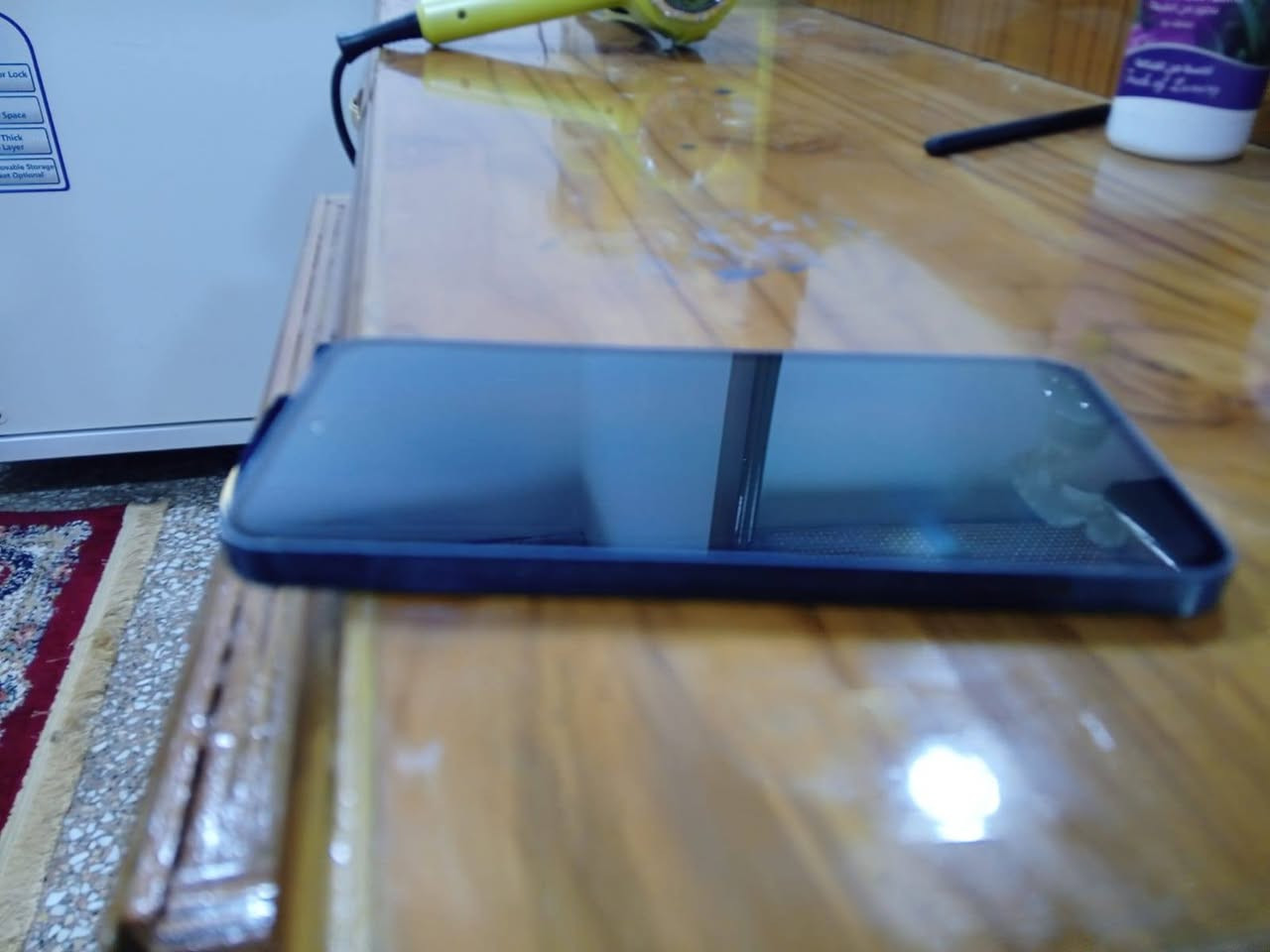 كلكسي A55اصدار 24 ذاكره 256k مكفول من كلشي شاشه وكامرات وضهر بي تزليغات بسيطه مال كفر بلاطار سعر البيع 250الف وبي مجال مكاني بابل مركز الحله رقم التلفون ***********
