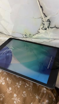 ايباد 9 ذاكره 64 بطاريه 93 نضافه 100. معالج وسلاسه قويه مكفول مداخل صي...