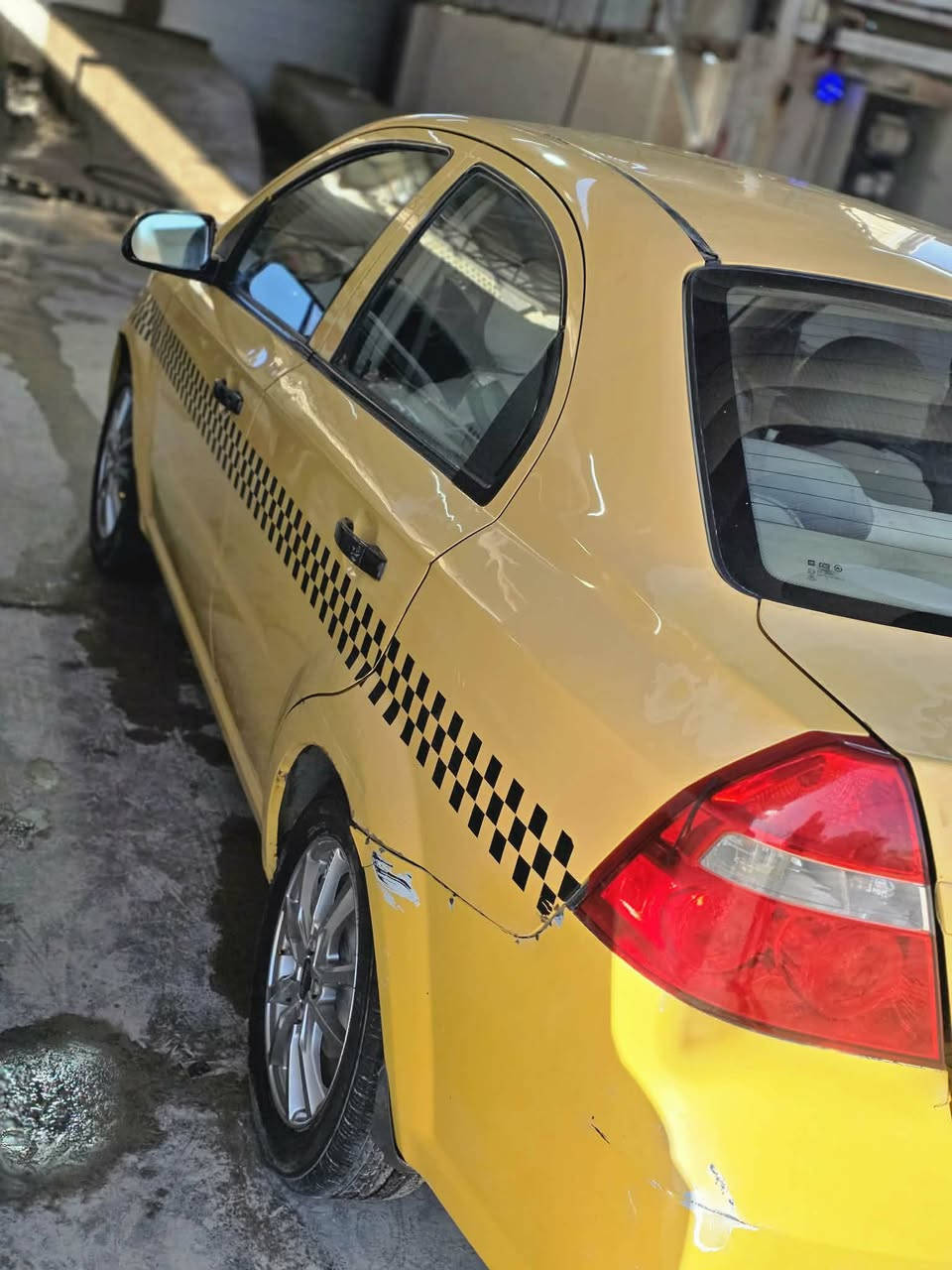 سلام عليكم سياره افيو موديل 11 اتوماتيك سياره حلوه ونضيفه المحرك مفتوح مو مسكر بيهي جاملق امامي مبدل  مكفوله من كير ومحرك وكهرباءيات وحداديه نص عمر وتبريد عايز بس غاز بيهي ويل كب 15 وسياره بسمي وسنويه لغايه 2028 مكان سياره نجف كوفه  سعرهي (63) وبيهي مجال وتصال عل رقم ***********
