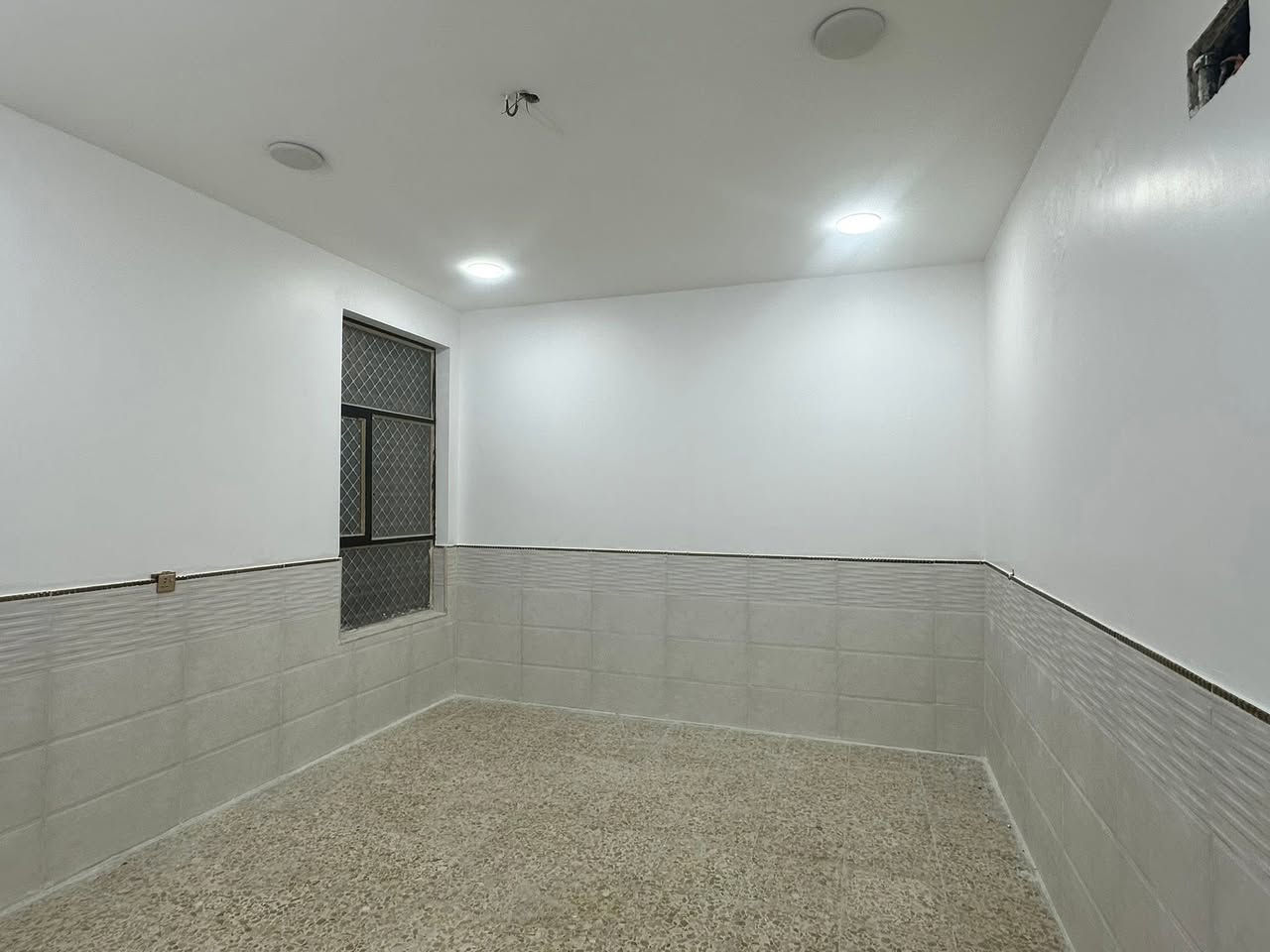 شقه للأيجار بالديات قرب جامع سيد صلاح رقم الهاتف ***********
