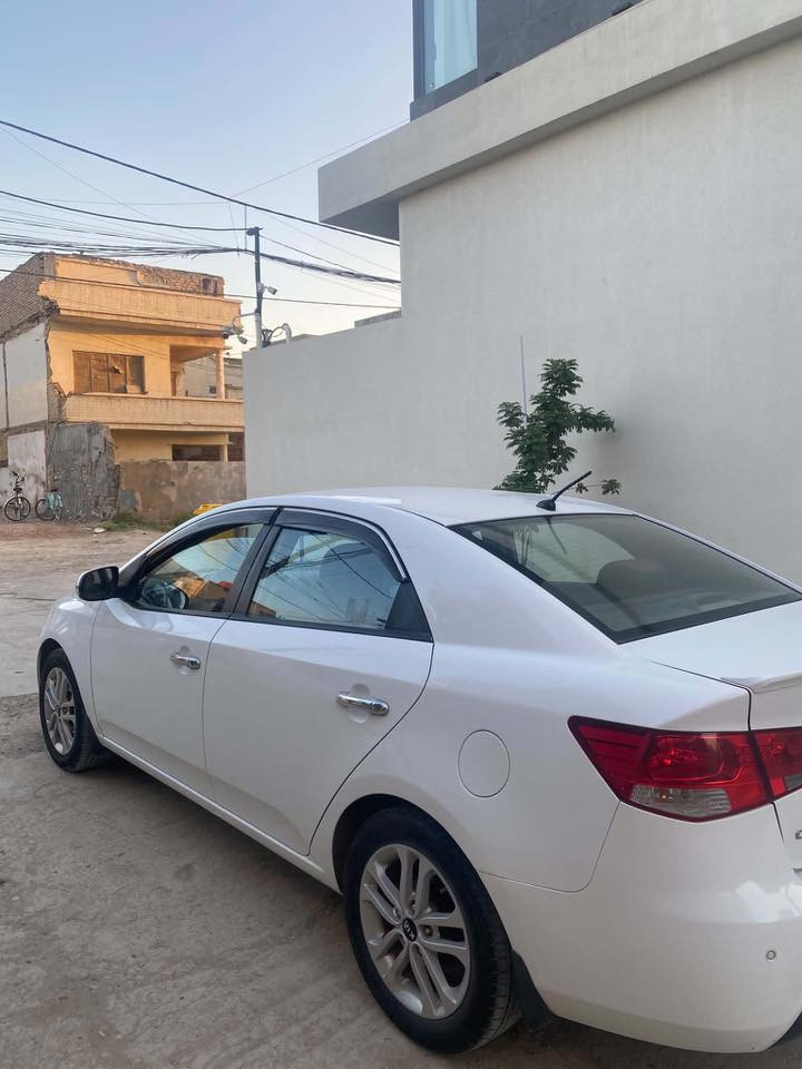 السلام عليكم للبيع سيراتو موديل ١٣،  رقم بابل باسمي بدون صبغ مكفوله عدا بارد قليل بباب الصدر  مثل ما موضح بالسونار  مواصفاته تحكم ستيرن جهتين مع شفتات ، مري شفط مع اشاير  وحساسات خلفيه مع صالنصه رياضي مكان السياره بابل  المركز 
السعر ١١٣ وببه مجال قليل جدا  
للتواصل ***********
