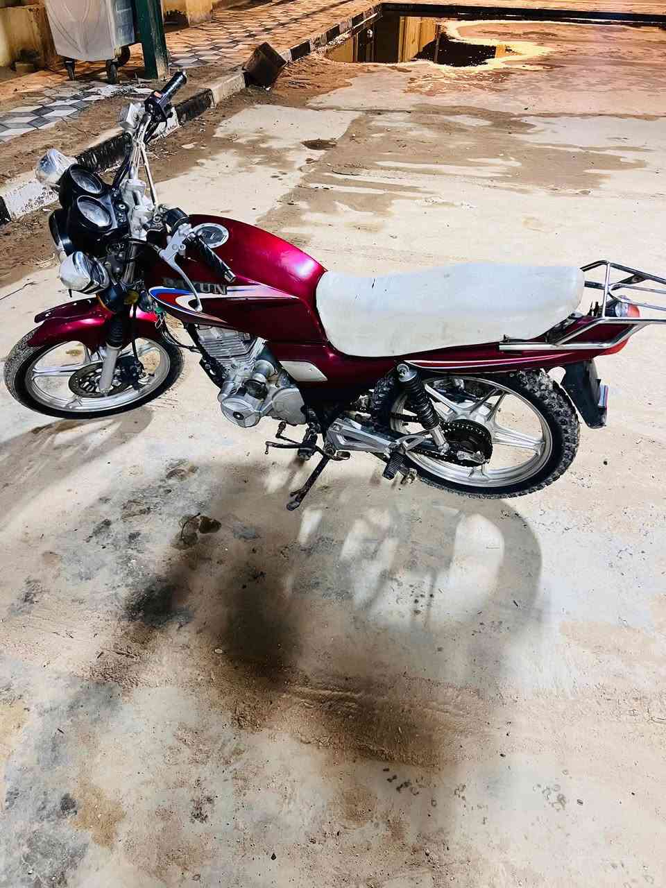 السلام عليكم / داي ون اوراق  
السعر   ٥٥٠   بيه مجال للشراي
موديل ٢٠١٥ 
***********
