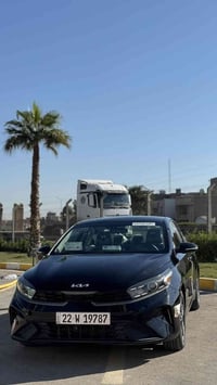 كيا فورتي ٢٠٢٣  مواصفات السياره : تحكمات ستيرن رادار امامي شاشه كبيره ...