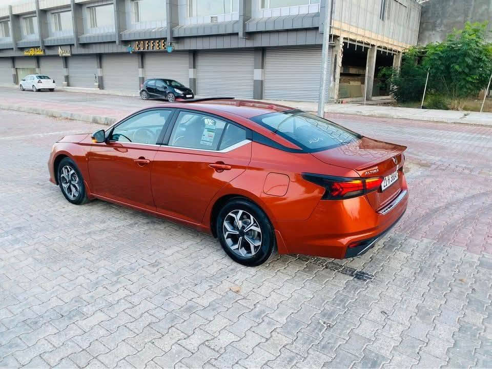 نيسان التما موديل 21 sr فول مواصفات بيها جاملغ وبنيد  سعر 133 بيها مجال سيارة جاهزه مجهزه ***********
