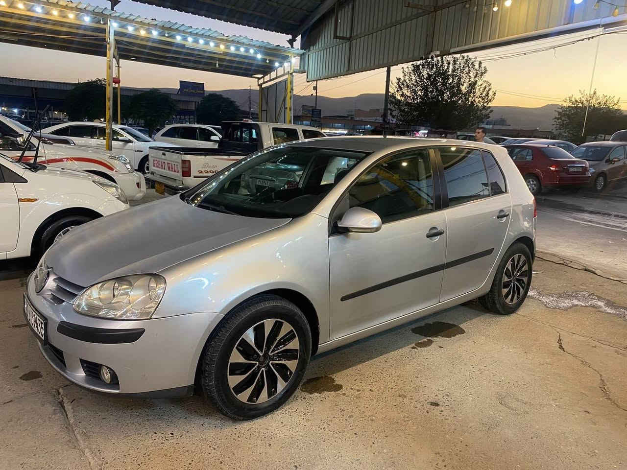 گۆڵف 5 
مودێل ٢٠٠٥  فول موسەفات
مەکینە ٢٠ بێ تۆڕبۆ گێڕتۆماتیک ٦ گێر
گێڕو مەکینەو تەربردیدی ساردو گەرموو تەقەورەقەی بەشەرت
ئەی بی ئێس چوار جام ئۆتۆسیوچ ئاوێنەهیتەرو کارەبایی 
سەنەوی تا ٢٠٢٨ تازەیە غەرامەو تەحویل بەشەرت سەیارەکە دەعمی نیە بەشەرت هەموو فەحسێک ٥ پارچەی ئەوروپای هەیە من بەحیزام ئەیفرۆشم شان وسەقف و بۆنیت وسنوقی بۆیاخ نەبێ
***********
***********
نرخی ٦٧ گەڵاو معامەلە تەلەفون بکە لەخزمەتتام السليمانية, العراق
