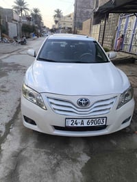 اخوان كامري ٢٠١٠خليجي فووووول مواصفات عدا البرده السياره كلش نضيفه وما...