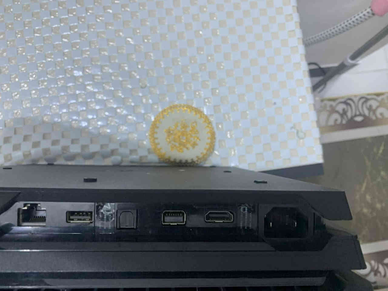 بلي 4برو مهكر وياا 20 لعبه 
فيفه 25 
بيس 25 
ملحقات  اصليه نضافه 90 ستخدام قليل
مكان ناصريه مركز سعر 350 
***********
