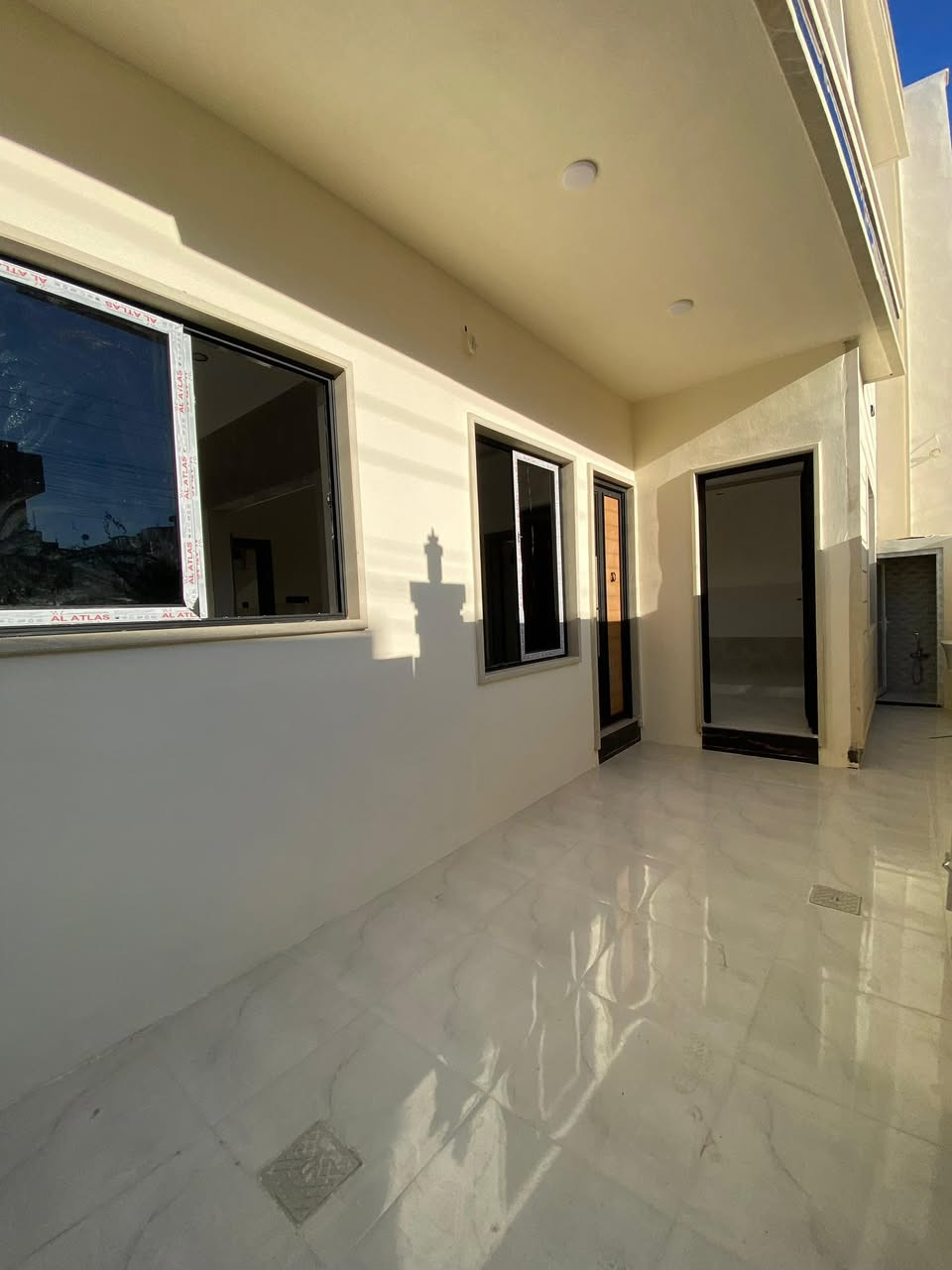 عقارات مهند الطائي🏛🏛

بيت للبيع بناء حديث فول في حي الميثاق قرب مدرسة مكه  

🔴مساحة 100  واجهة 11 متر   🔴

تفاصيل البيت بناء حديث شغل مرتب 

طابق الاول : غرفة نوم وهول ومطبخ واستقبال وصحيات 

طابق الثاني : غرفتين نوم 
 وصحيات 

 السعر  165 مليون 

🌖🌖مراجعة #مكتب_مهند_الطائي 🏛
موقع المكتب➿➿في الموصل / حي الوحدة  

التفاصيل الاتصال على الأرقام التالية :_
( *********** )كورك☎️📞
( *********** )اسيا ☎️📞
