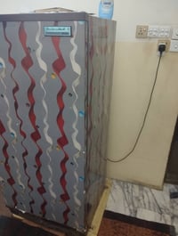 ثلاجة عشتار بحاله جيده فريز شغال السعر 150وبيهال مجال للشراي..07810624...