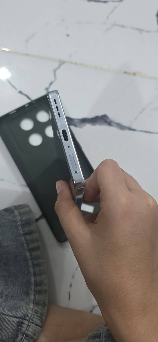 السلام عليكم
جهاز infinx gt 20 pro 

الجهاز نضافه %90 مابي ملحقات بس كارتون و راس الشاحنه
ما عندي توصيل الجهاز كلشي ما مبدل بي 
السعر 300 قفل 
للاتصال ***********
