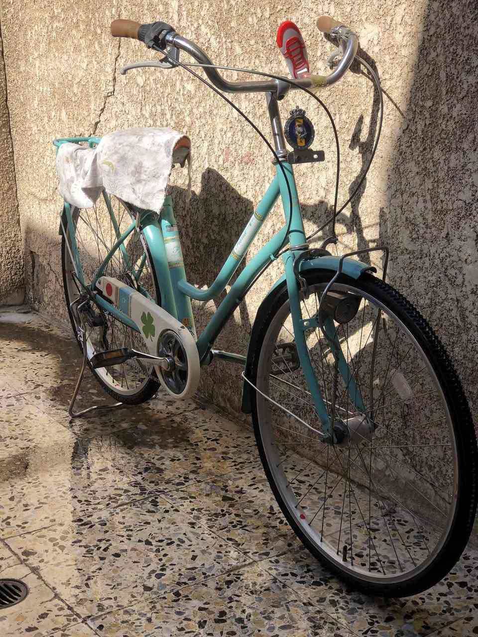 سلام عليكم باسيكل باله للبيع موديل 2017شهر 3باسيكل نضيف تاير جديد هو غراض حجم 26مرغوب كير وحساس يشتغل لون مميزه مكان بغداد شعب شارع صحه الرقم ***********السعر 130وبي مجال للشراي
