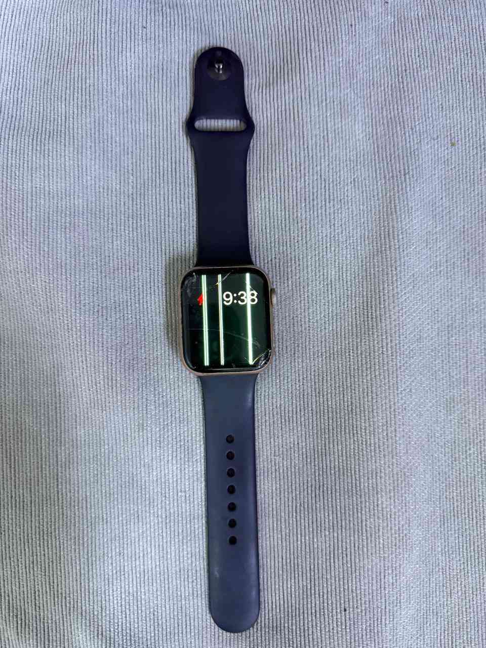 ابل واتش جيل خامس شاشه مكسوره فقط قيم واخذ شارع فلسطين ***********
