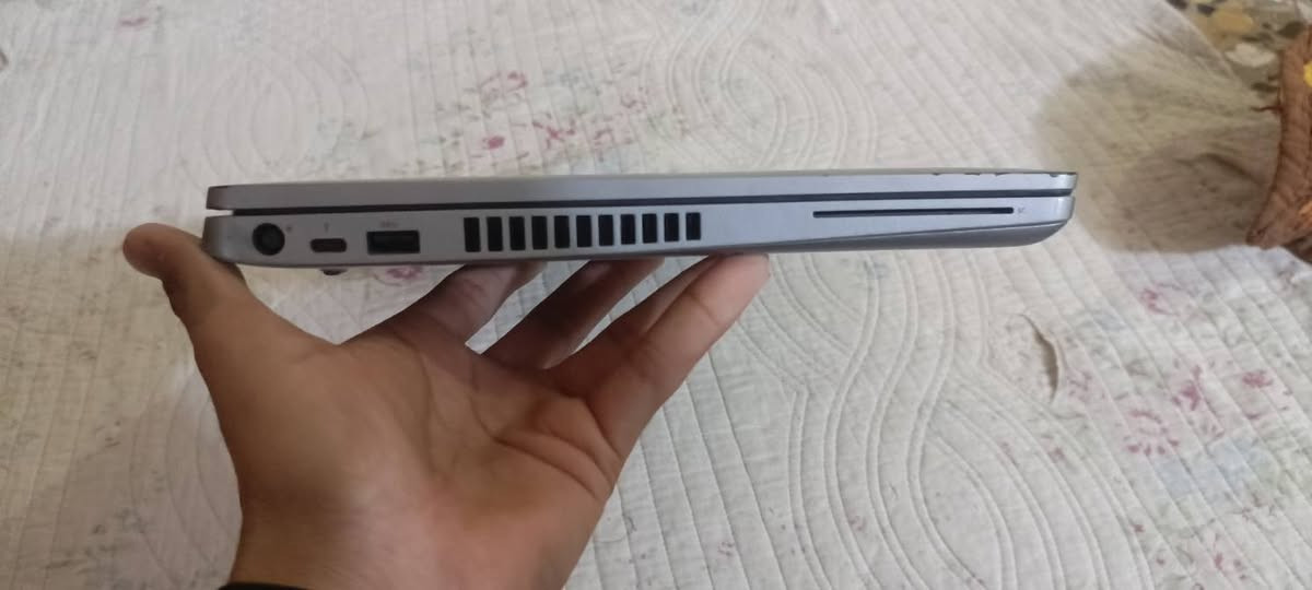 💻 عرض للبيع – لابتوب Dell نظيف سعر(450) رقمي (***********)
🔹 النوع: Dell
🔹 المعالج: Intel Core i5
🔹 الجيل: الجيل العاشر (10th Gen)
🔹 الحالة: مستعمل نظيف جداً، شغال 100%
🔹 الشكل: أنيق ولون فضي
🔹 الشاشة: حجم متوسط مناسب للدراسة والشغل
🔹 الكيبورد: عربي + إنكليزي
🔹 البطارية: زينة وتكفي استخدام يومي

⚙️ المواصفات (تگدر تضيفها حسب جهازك إذا تعرفها)
💾 الرام: (غالباً 8GB – إذا تعرف الرقم خليّه هنا)
💽 الخزن: SSD سريع (مثلاً 256GB أو 512GB)
🎮 مناسب لـ:
الدراسة 📚
الشغل 💼

تصفح + برامج عادية📍 الملاحظات:
✔️ الجهاز نظيف وما بيه مشاكل
✔️ جاهز للاستخدام مباشرة
✔️ مناسب للطلاب والموظفين

مكاني كربلاء المقدسة متواجد فقط تصال  رقمي (***********)
