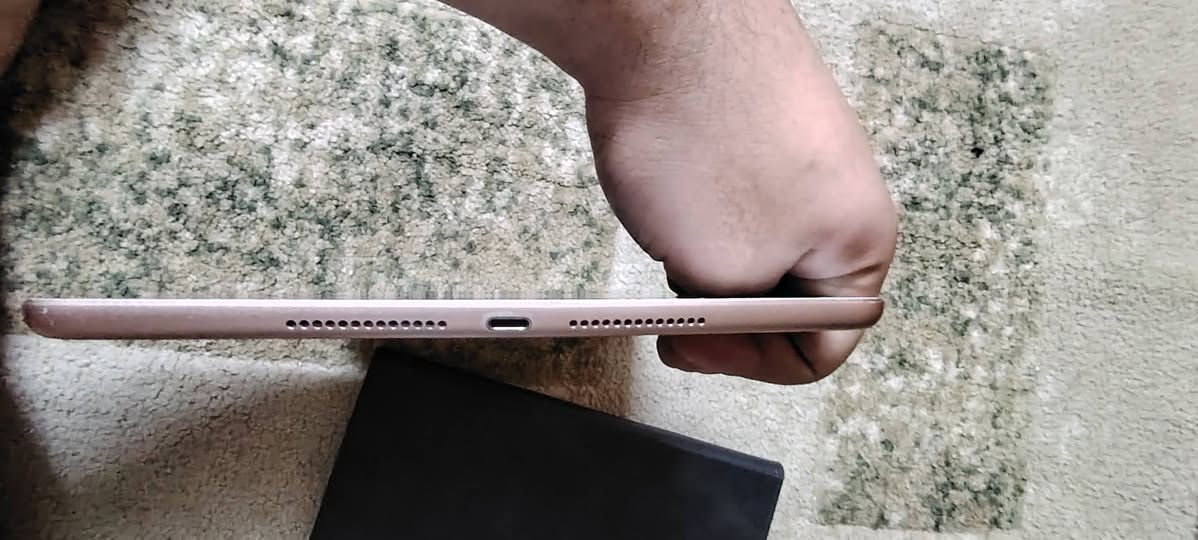 ايباد 7للبيع ذاكره 32 معه كامل ملحقاته ما عدا الكارتونه مع الكفر هديه السعر 230 وبي مجال                        
***********
