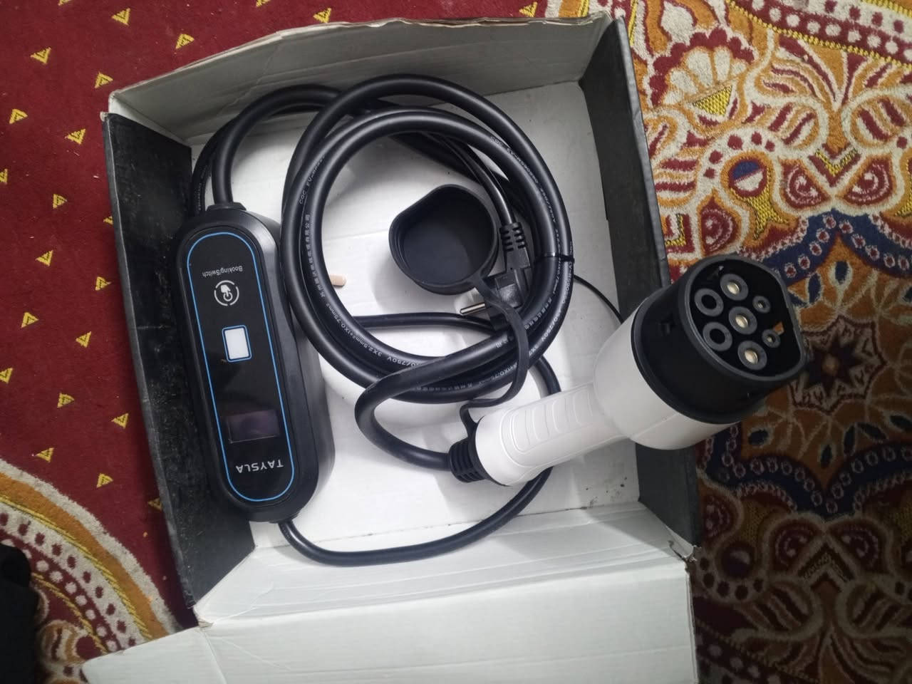 شاحنه مال سياره للبيع ***********
