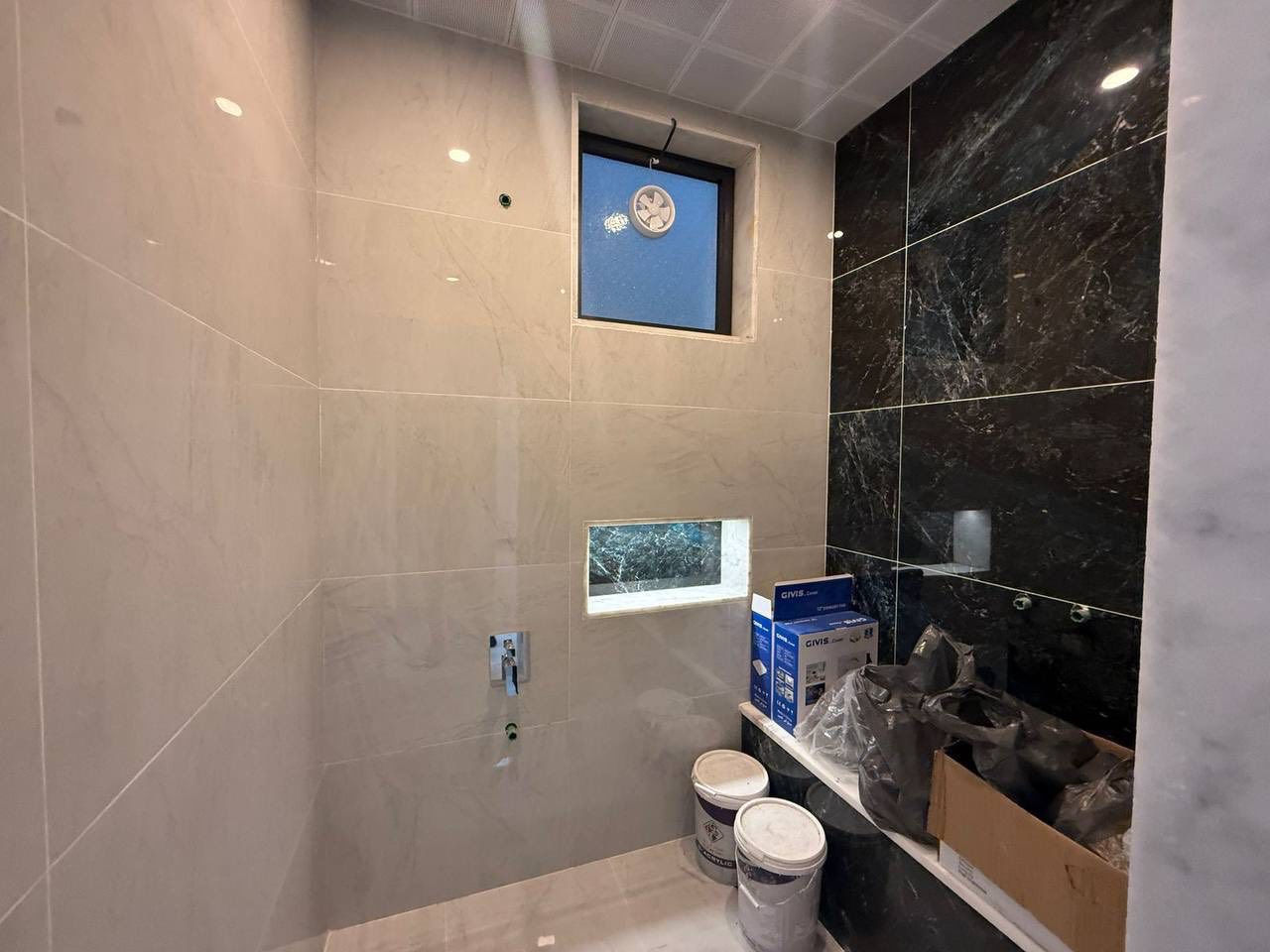 منزل فول مواصفات للبيع في أربيل منطقة أربيل جديدة 300م ركن ع شارع 20م قرب شارع كوية 
يتكون:-
5غرف
أستقبال
صالة
مطبخ
مجموعة صحيات 
للاستفسار:-
***********
***********
***********
**********************
في حال لم يتوافق العقار مع رغبتكم او لم يكن بقدر امكانيتكم زوروا موقعنا على تلكرام للتصفح على اكثر عدد من العقارات المتوفرة•https://t.me/miran_48
