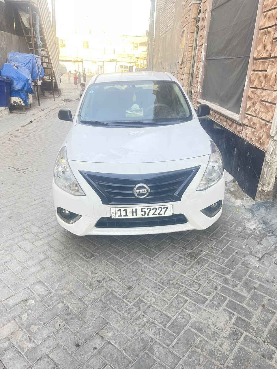 السلام عليكم قبل لا تقرأ المنشور اذا ما عجبك السعر لا تكسر بحلال العالم نيسان سني هندي موديل 19 رقم بغداد الرقم جديد هزة جديدة بأسمي مداور ثاني يوم كير مكينة تبريد خير من الله بيها شاشة كبيرة و كامرة HD دوارة شادلها تخم تاير جديد نقشة ناعمة بيها حادث بين باب السايق و الخلفي و بيها ضربة بالبراكيت الخلفي بيها بارد بالجاملغ الخلفي عكس السايق البنيد عليه فابلون جمالية (ابيع حزام حتى اصدق مع المشتري)  سيارة نظيفة و حلوة ماشية 150 مكاني مدينة الصدر معروضة 87 بيها مجال جداً بسيط لان عليها غرامة 800 الف لازم ادفعهن و هذا رقمي ***********
