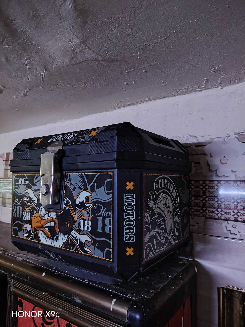 صندوك دراجه مكاني البياع  ***********
