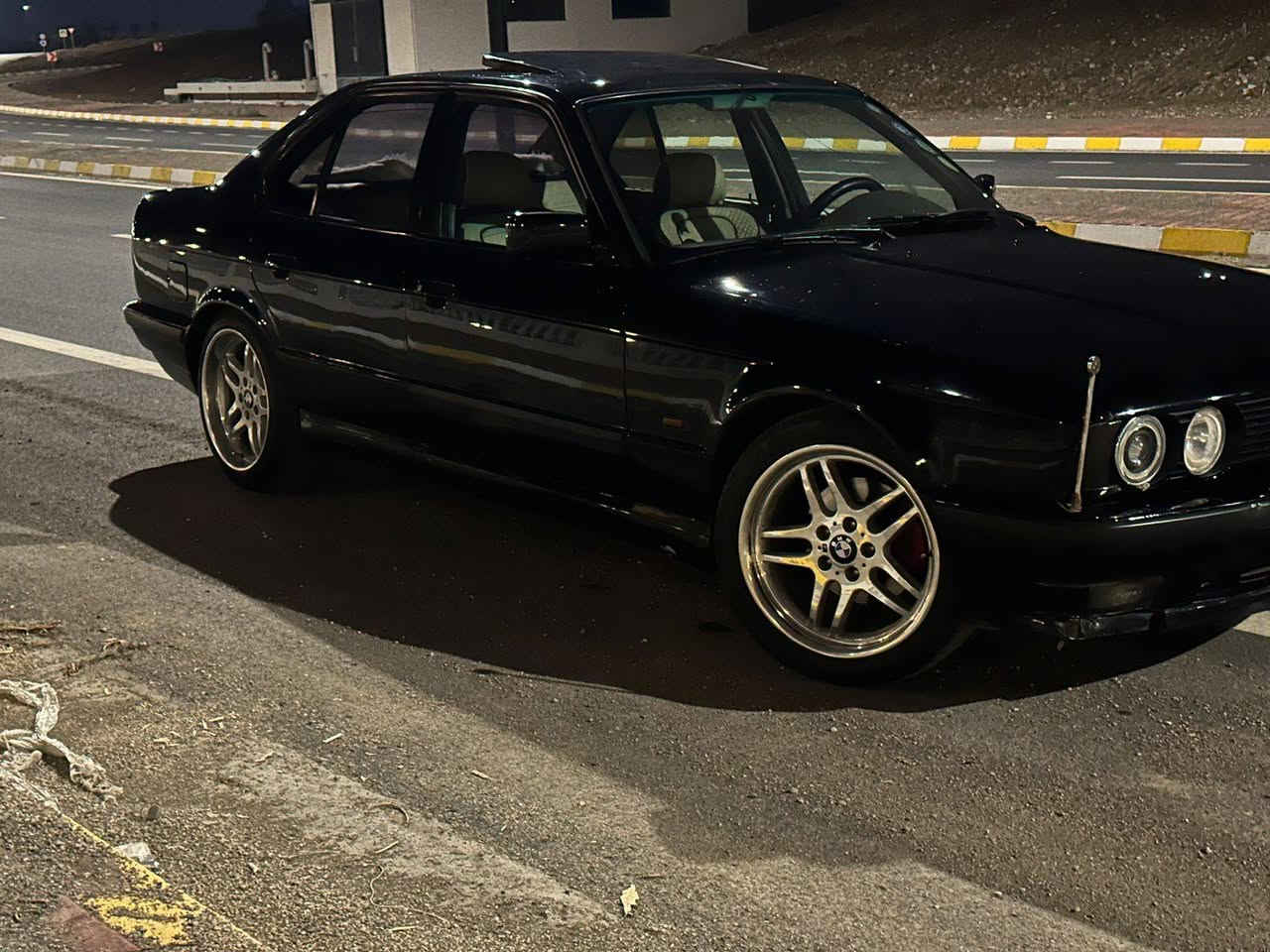 ***********یان ￵*********** 
٤٩ کەمێک مەعاملە 
bmw 1993    525 گێڕ تۆماتیک 
چوار جام کارەبا  
 سلاید
 تەبرید ساردو گەرم بە شەرت 
ناو  فپرمیگا ناو ڕەساسی لۆک داشبڵ بێ تەقیوی بەردرگا لۆک 
 چوار تایەو باتری لۆک 
 لە ڕوو  زۆۆر جوانترە گێرو مەکینەو تەقەو ڕەقە بە شەرت کارەبای گێرو مکەینە بە شەرتی تەرایو فەهسو فیتەر  مەسبوت 
بێ دەعمو لێ دراوی بێ چالو کاڵ بونەوە موسو براوە بە شەرت  ئارمی بلاستیک هەولێرە بە شەرتی ئەوەلیات
شوێن سلێمانی السليمانية, العراق
