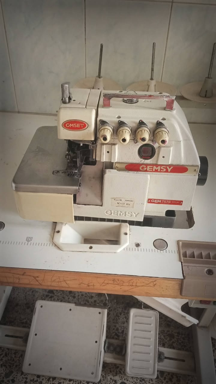 مكينه اوڤر للبيع السعر 175 نظيفه مستخدم قليل للتواصل واتساب ***********
