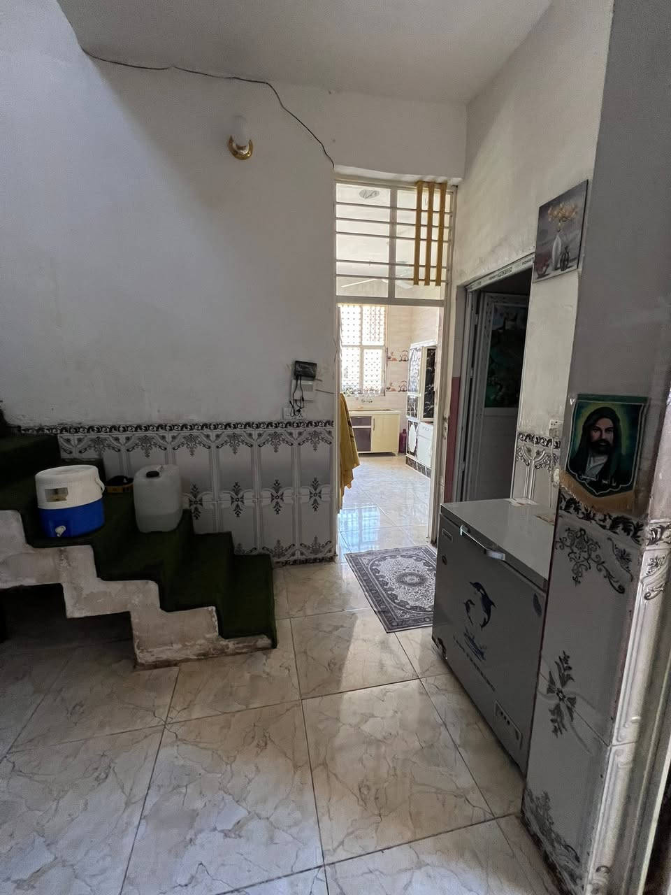 سلام عليكم بيت البيع مساحته ١٣٠ متر واجهه ٧ ونص البيت نضيف مكاني بغداد فلكت حي النصر اول شارع على اليمين اي استفسار هاذه رقمي  ***********
