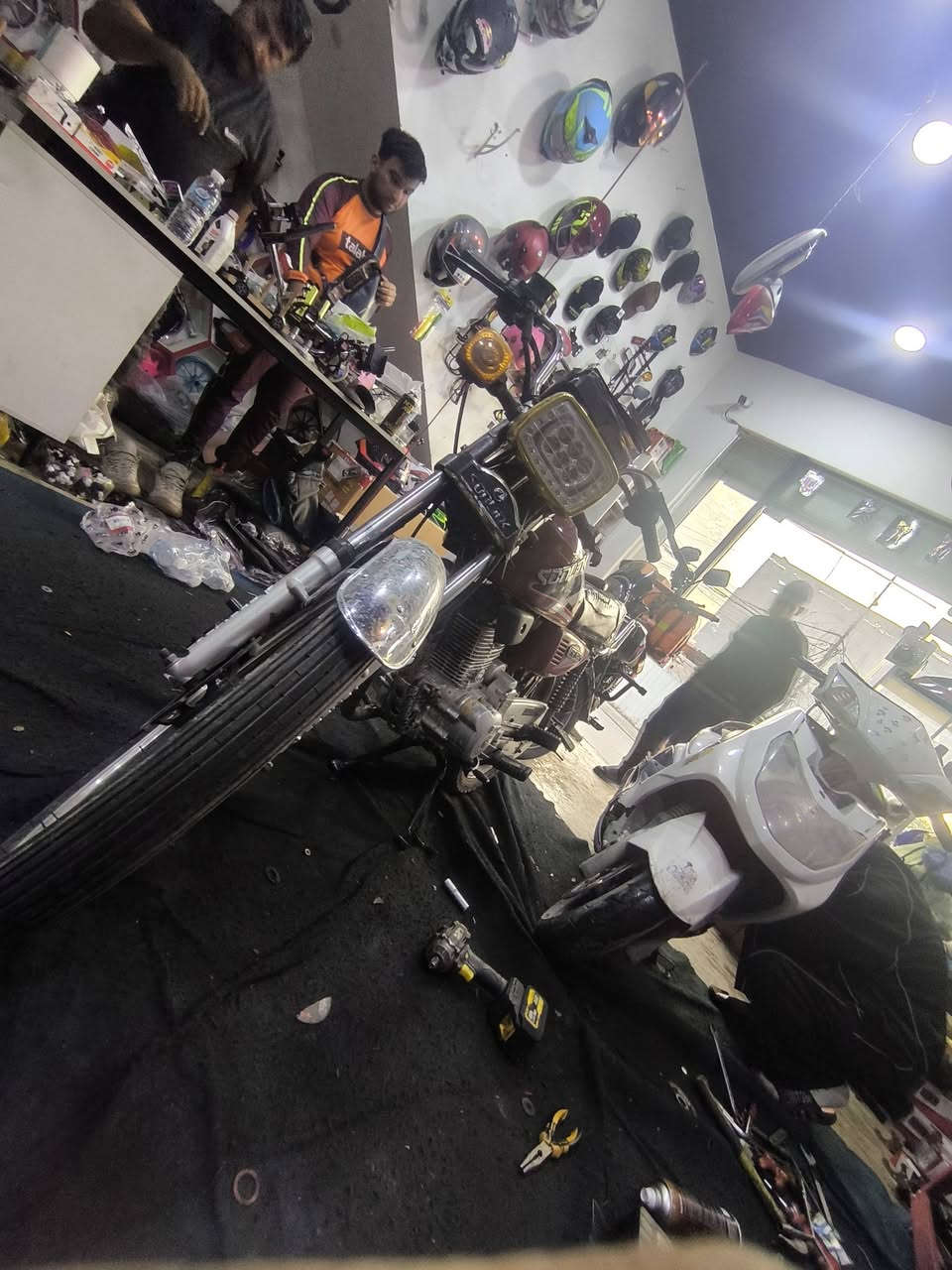 ايراني البيع مكينه ما مفتوحه التوصل ***********
