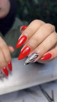 بنات اني خبيره اكرلك  أسعاري مناسبه مكاني زيونة شارع الربيعي  07779711...