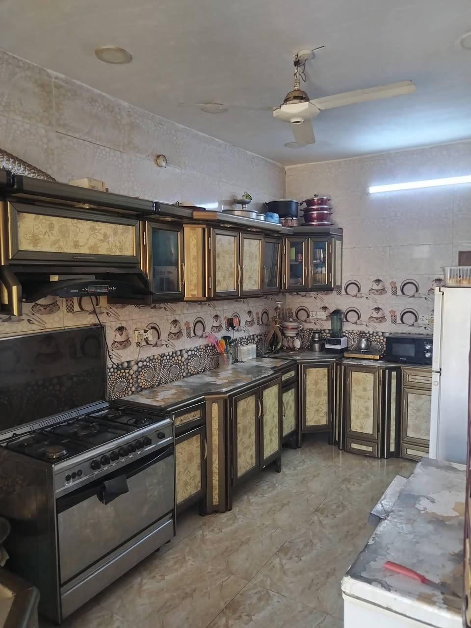 السلام عليكم
*🏡 بيت للبيع - زراعي سند 117*

*الموقع:* المدائن - سلمان باك، بريجان قرب برج بريجان  

*المساحة:* 195 م²  

*نوع السند:* زراعي 117

*التفاصيل:*

*الطابق الأول:*

- استقبال + صالة + مطبخ

- غرفة نوم + حمام

*الطابق الثاني:*

- غرفتين نوم + صالة

*المميزات:*

- حديقة أمامية وخارجية

- 3 غرف نوم بالمجموع

*للاستفسار:* ***********
