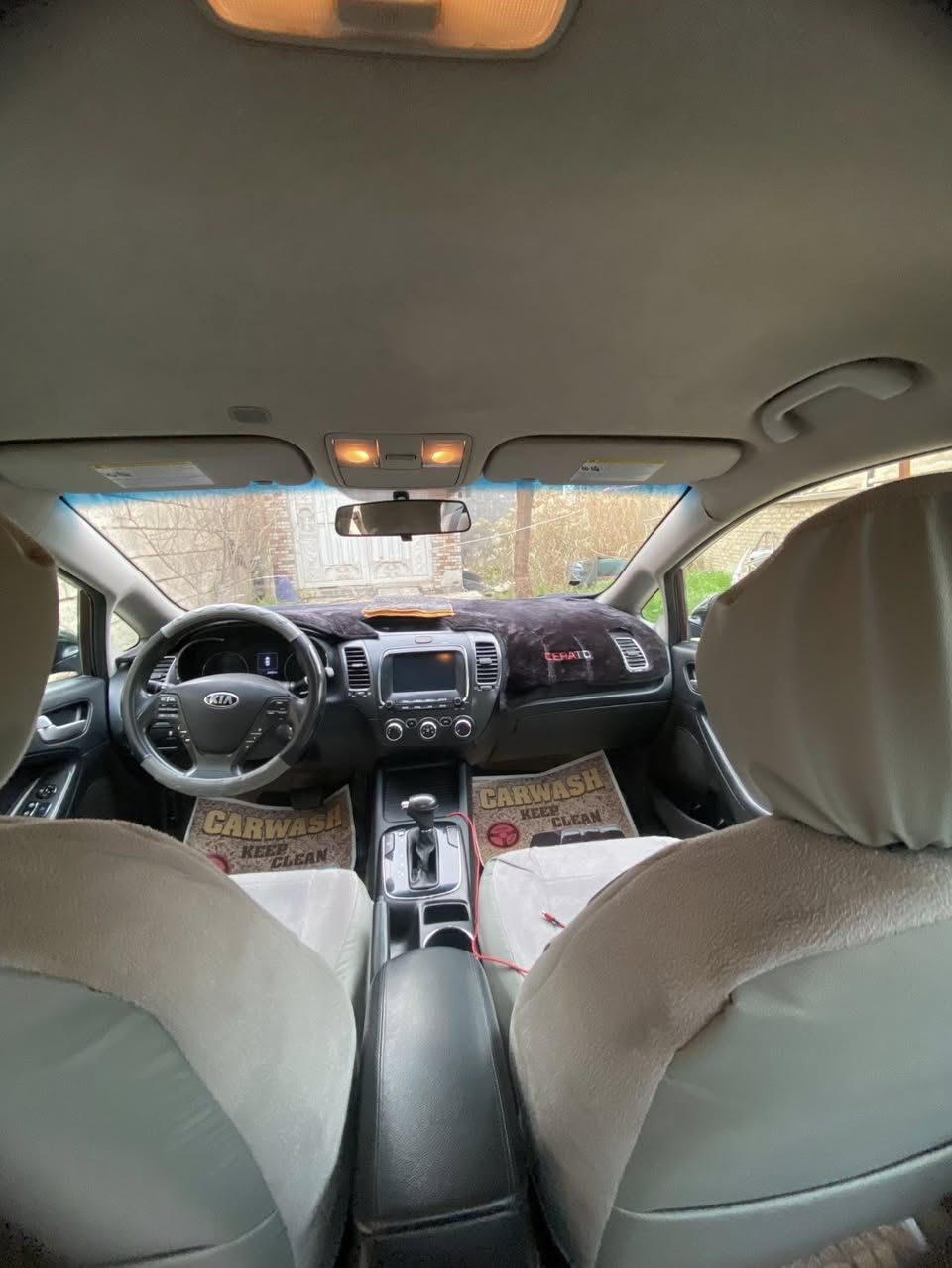 السلام عليكم فورتي 2018 

محرك 2000 دوش 
كير AT المرغوب 
شاشة جبيرة تدعم كاربلاي 
كروز سرعه 
3 وضعيات قيادة 
مانع تزحلق 
تحكمات ستيرن 
كامرة خلفية
سيارة كير و محرك و تبريد و صدر خير من الله
 السونار موجود بيها بس بنيد وبيها بارد 
عنوان ديالى الخالص السعر 125وبيها مجال 
رقم الهاتف  ***********
