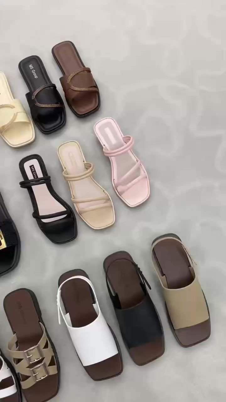 كارتون 60 زوج ب 135 الف 
توصيل مجانا 
كارتون يجي 6 موديلات 
عنوان بغداد الحرية شارع 30 
***********
موديل رقم 2
