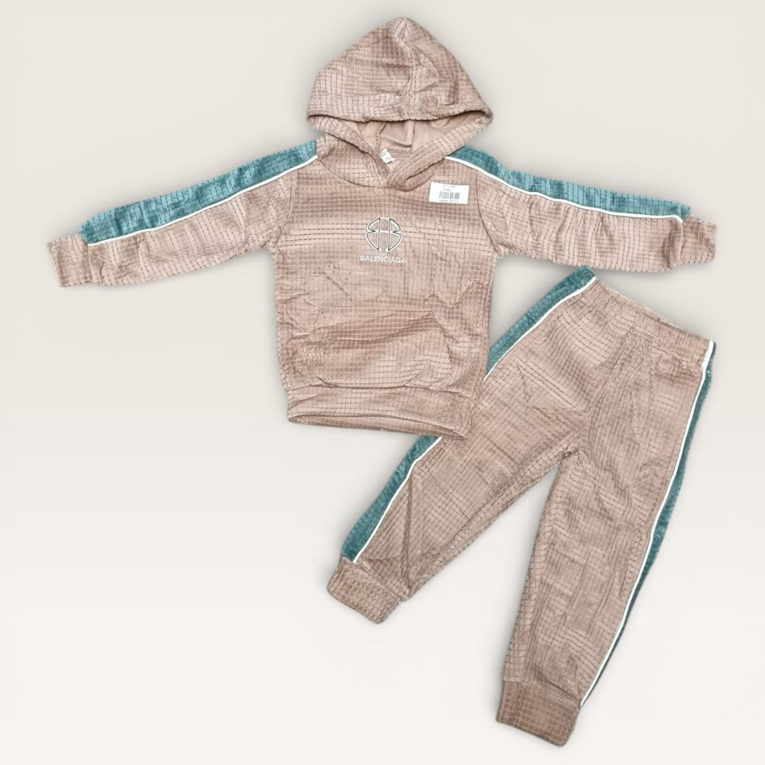 ✨ تم وصول موديلات جديدة ✨
تراك قديفة مبطن خامة دافية ومريحة للأطفال 🤍
مناسب للشتاء وبسعر يناسب الجميع 💥

🔹 القياس: من سنة ونص إلى 6 سنوات
🔹 السعر: 6,000 دينار فقط

🚚 التوصيل:
▪ النجف – الكوفة – الأقضية والمجمعات: 3,000 د.ع
▪ باقي المحافظات: 5,000 د.ع

📍 الموقع: النجف، حي الجامعة، شارع جامعة سلام، مقابل كرزات أبو حسن، مجاور مجمع بيت الكرادة
📲 للاستفسار والتوصيل واتساب فقط: ***********

حياكم الله 🌸 الكمية محدودة
