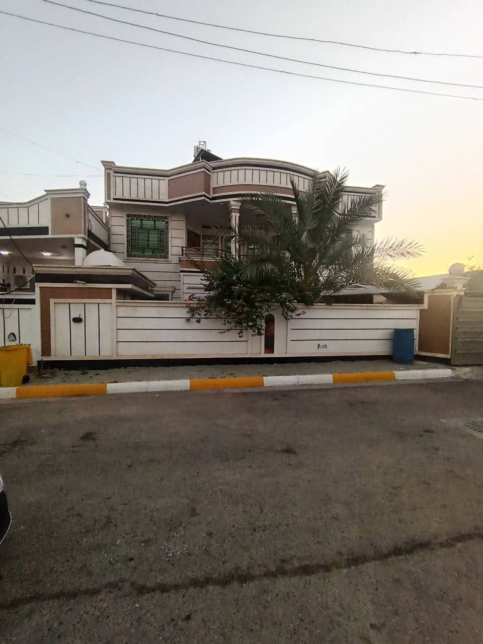 دار للبيع طابقين التأميم ٣٠تموز الأولى قرب جامع بدر الكبرى
طابو صرف تحويل المساحة ٣٠٠م
ركن شارع 10X10
طابق الاول بناء حجر 
استقبال ومطبخ وصاله غرفتين نوم مناور صحيات داخليه وخارجية كراج سياره
الطابق الثاني بناء طابوك ٣غرف نوم صحيات
السعر خاص
للاستفسار التواصل مكتب الجامعة التأميم ٣٠تموز الشارع العام الرئيسي
*********** ابو سعد
***********
***********
