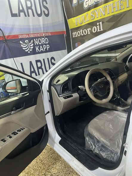 النترا 2017  وارد خليجي ، محرك 2000، السياره بدون 
صبغ ولا تبديل  (مكينة – كير – تبريد).
باستثناء  بارد على الباب الخلف السايق
 حجم شبر بدون صبغ.
السعر 149

المواصفات:
 • فول مواصفات خليجي
 • فتحة سقف
 • حساسات
 • مرايا شفط
 • وضعيات قيادة: إيكو – سبورت
 • مانع انزلاق (Traction Control)
 • كوبون بنزين
 • ماشيّة 171,000 كم
 • رقم أربيل
 • الشرعي باسمي
***********
