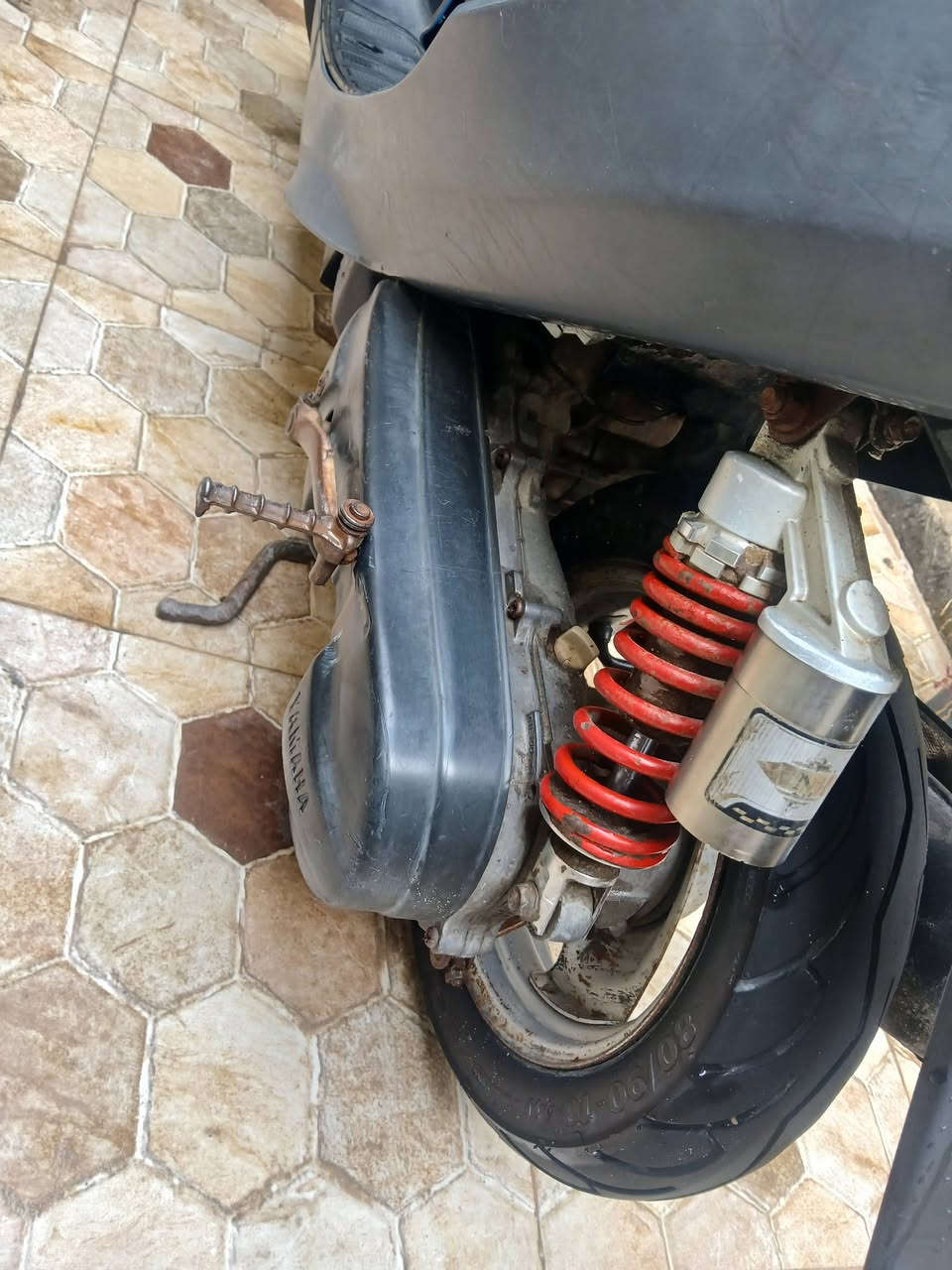 سلام عليكم دراجه بطه مديل 2003 (كفاله عامه مكينه و شاصي وكفرات ) كله بلادي مكينه خرسه ما تسمع صوته شلعه و معدل كهربايات كله شغاله نكره سلف اي وقت عداد سرعه بانزين شغالات قفل جنطه قفل اكسن قفل استيرن تايرات جدد زوج اي نقص ما بيه سعر 325 مكاني كربلاء مدينه العاب نوارس رقمي *********** ملاحظه ابيع الدراجه على فحص
