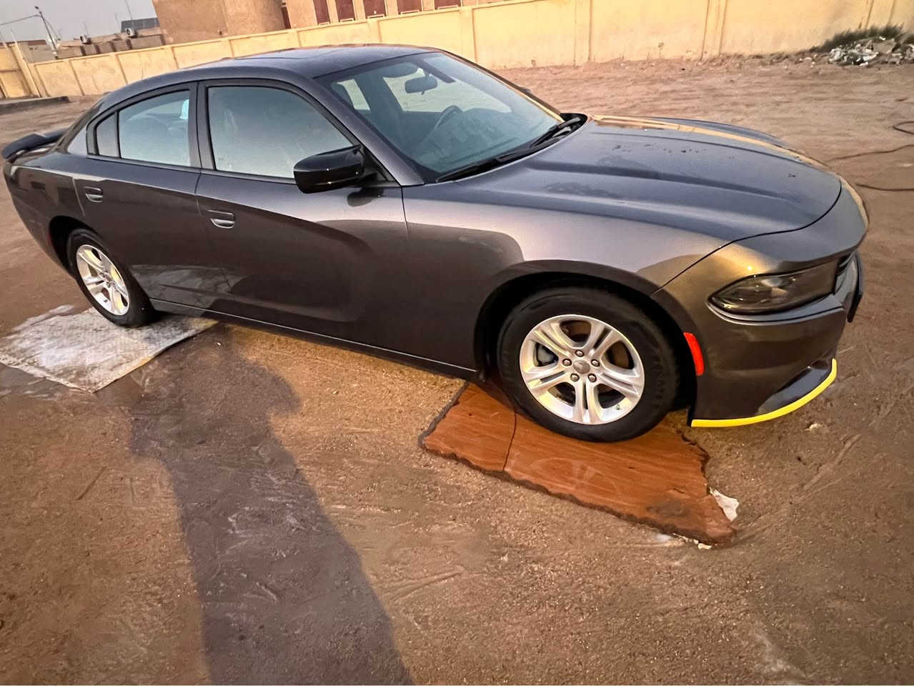 سيارة چارجر SXT بلص 
موديل :2022 
وارد أمريكي كفالة عامة ما عدى الدعميات (سرقة دعاميات) دخولها سرقة دعاميات بدون حادث 
المواصفات: فتحة سقف
كشنات جلد حضن (تدفئة وتبريد )خزن ميموري
ستيرن هيتر (تحكمات ستيرن كروز مثبت سرعة)
رادار خلفي كامرة دوارة 
محرك 3.6 (V6)
رقم اربيل السيارة بأسمي هزة جديدة 
سنوية الى 2029 
الممشة 50الف ميل 
السيارة جاهزة من كلشي تخم تاير وحدادية كلشي كامل ما بيها نقص
ملاحضه خفضنه السعر250
رقم*********** البصرة, العراق
