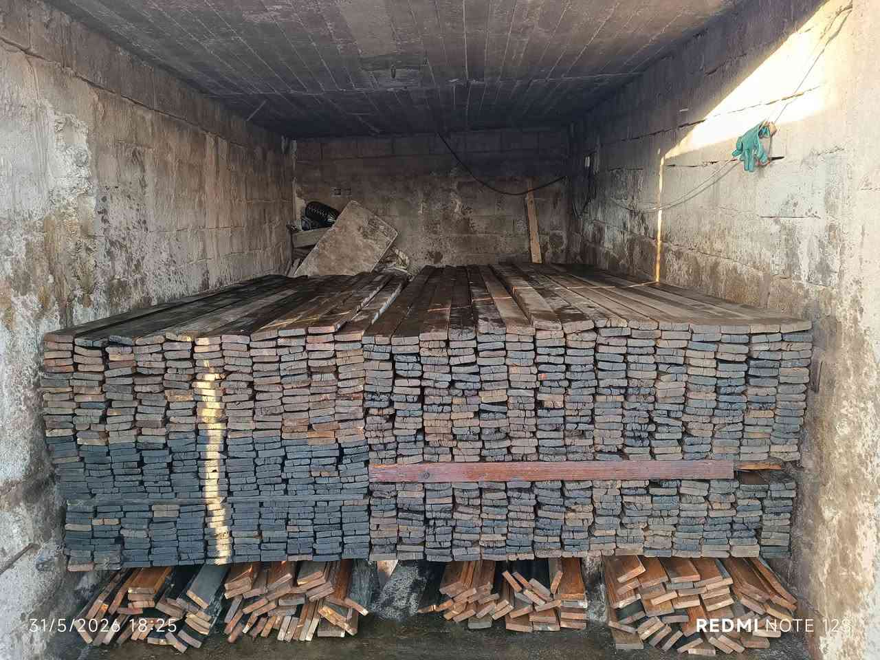قالب 14مكعب للبيع .
5مكعب سير مترين ومتر ونص 
6مكعب وربع؟ لوح 4متر 
1مكعب ونص ؟ لوح3ونص و3
2مكعب؟مقاصير .

ديالى خانقين ..
***********

