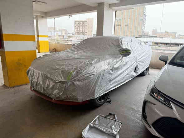 سلام عليكم 
يتوفر جادر ألمنيوم لحماية السيارات من الأمطار 🌧 والحالوب 
يحتوي طبقة عزل اضافيه ✅
خاصية عكس أشعه الشمس ✅
معزز بعواكس ليلية بأطراف السيارة 
متوفر جميع القياسات 

بغداد زعفرانية *********** 
يوجد توصيل
