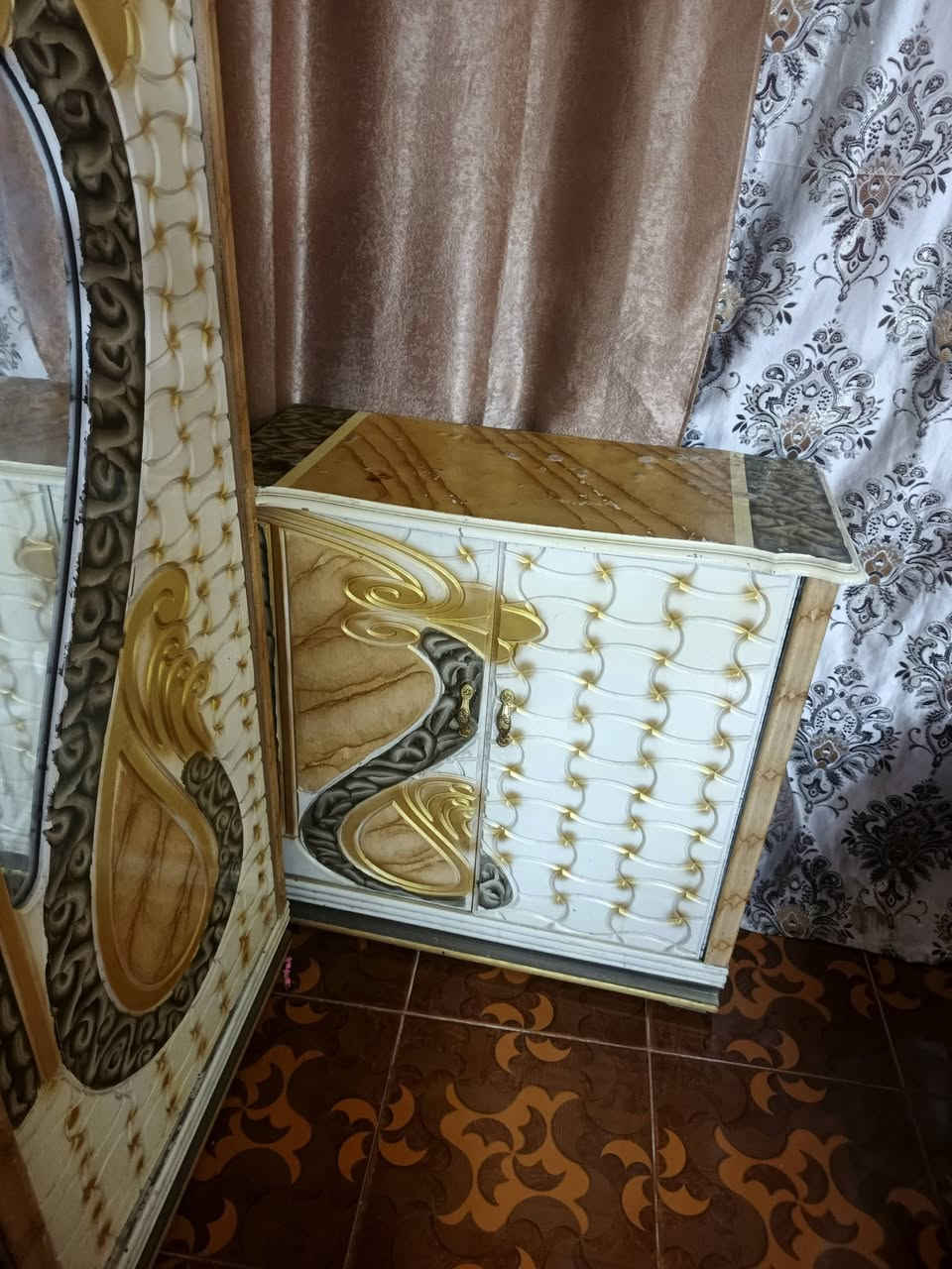 سلام عليكم غرفه لبيع صاج عراقي سعر 450 بي مجال شي قليل مكان بغداد العبيدي حي الرئاسه رقم ***********
