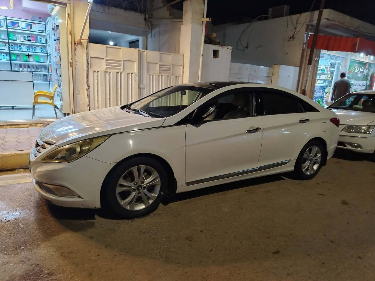 سوناتا خليجي للبيع
فول مواصفات 
موديل ١٢ 
رقم بغداد 
مكينه كير مكفول 
مكينه 2400
بيها صبغ صفحه و جاملغ خلفي بدون حادث فقط 
شخوط
مكان السياره واسط الزبيديه 
والسعر ١٠٥ وبيها مجال  
***********
***********
