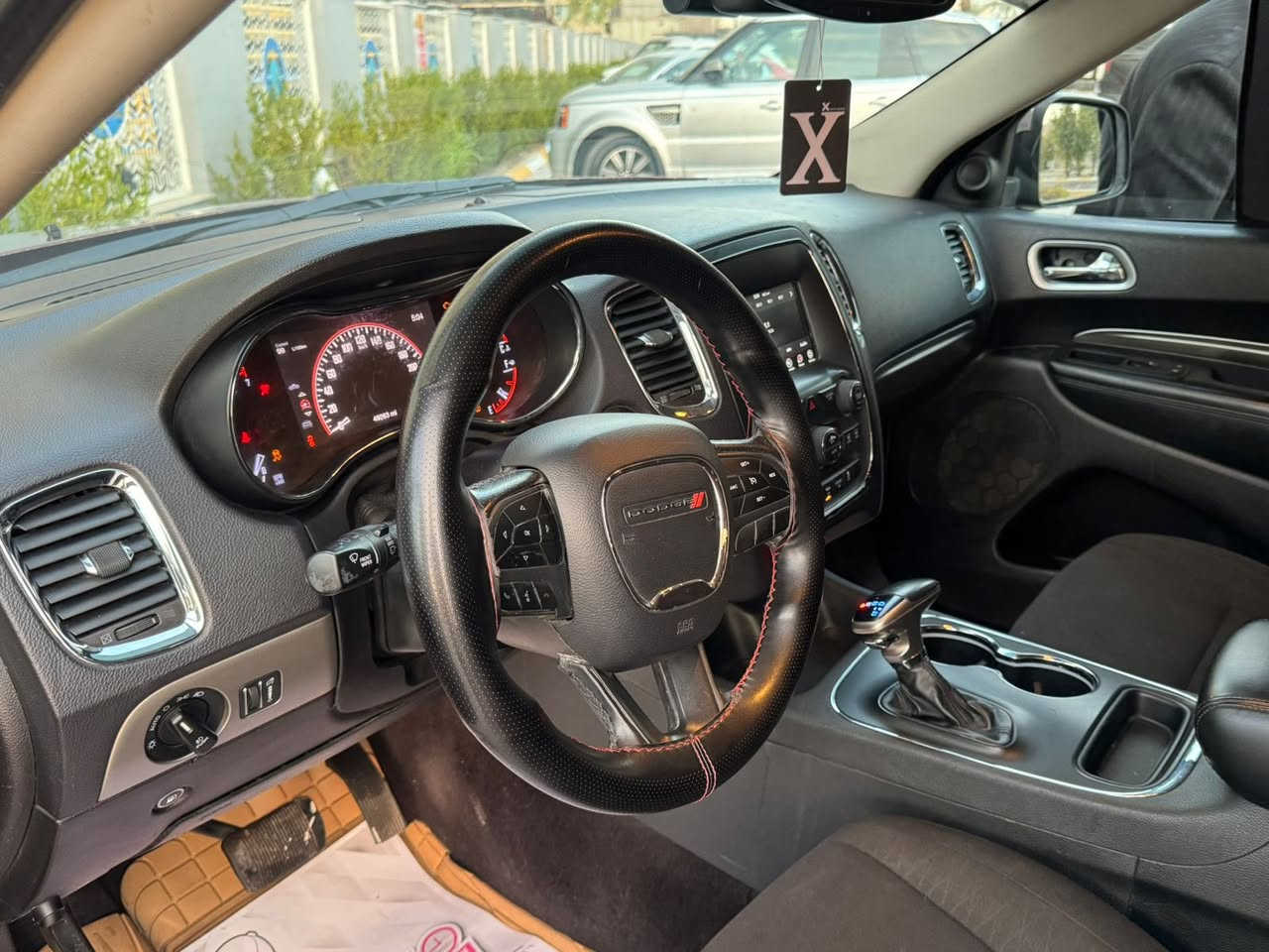 Dodge durango 2020 دوج دورنكو 
ضررها بامريكا حرق بالغرفه و على اثرها انرشت 
صور الضرر مرفوقة بالمنشور
ماشيه 47 الف ميل حقيقي
بجم كبس / محرك و كير غير مفتوح 
السياره بدون اي ضربة. لغود شواصي مكفولة
المواصفات :
- محرك ٦ سلندر / 3600
- بصمة تشغيل + ابواب 
- تشغيل عن بعد
- شاشة كار بلاي CarPlay 
- داخل لون اسود 
- ٧ راكب + كراسي الخلفية كهرباء
- تحكمات ستيرن جهتين
- مري قلاب + هيتر
- حساسات اصطفاف
- نظام Auto Stop/Start Engine
- مود Sport
- نظام AutoBrake
- تبريد ثلاث قطع / تحكم خلفي
تخم تاير جديد و صدرها لوك
ترايها يخبل و بالواقع شكلها احلى من الصور
رقم بغداد الجديد سنويه و هزه جدد بأسمي
السعر 185 ورقه بيها مجال للطيبين
عنواني بغداد / حي الجهاد / الاساتذة
***********
