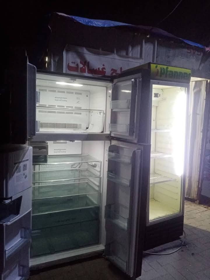 ثلاجه بابين ضخمه نظيفه مكانها رميثه
سعرها ب٣٠٠بيها مجال للشراي


**إذا كنت صاحب هذا الإعلان وتريد حذفه لأي سبب، رجاءا أرسل رسالة إلى الدعم الفني**
