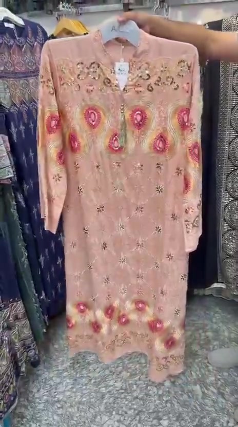 #موديلات_العيد
خامه لنن تطريز مبلك درجه اولى

سعر الدرزن 275  الف

القياسات_L_XL_2XL_3XL

اقل طلب نص درزن


**إذا كنت صاحب هذا الإعلان وتريد حذفه لأي سبب، رجاءا أرسل رسالة إلى الدعم الفني**