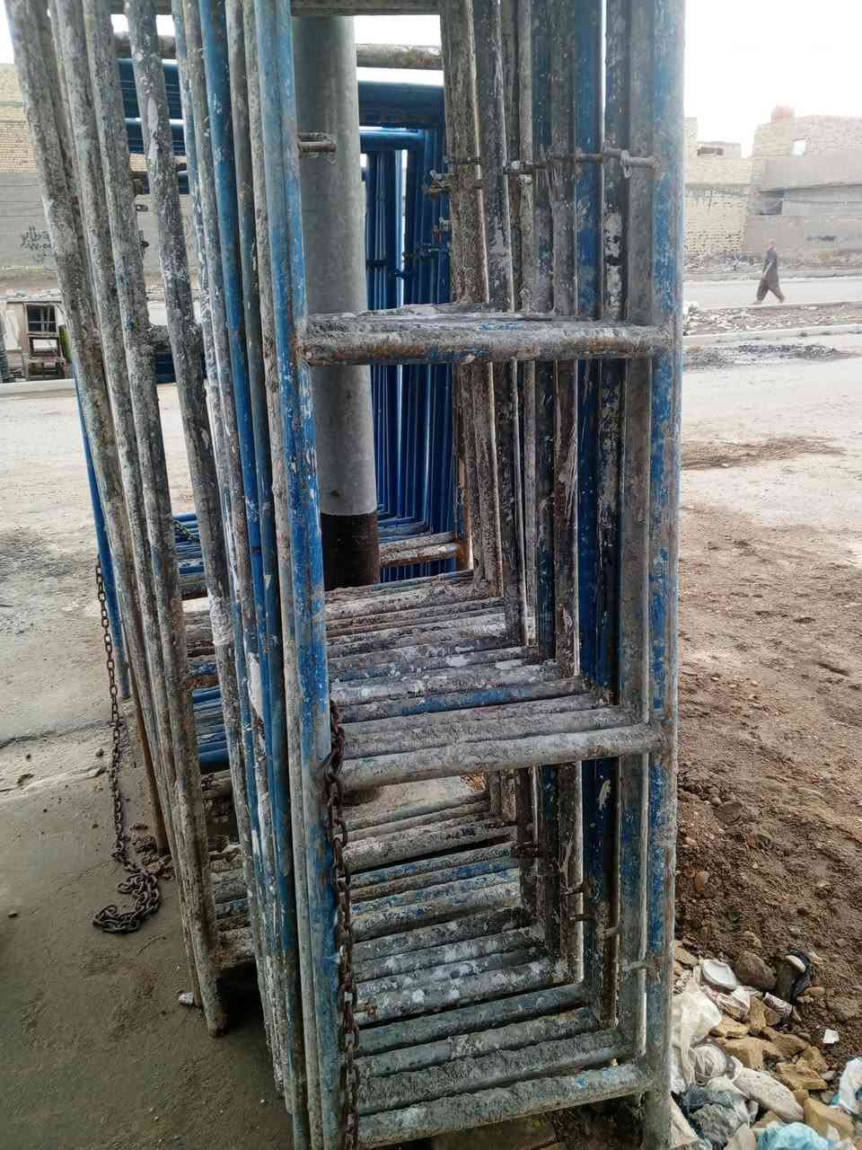 اسكلات للبيع سكله ام 60 و90و80 
مكان العماره حي الموضفين 
سعر القفص 55 
رقم الهاتف ***********
