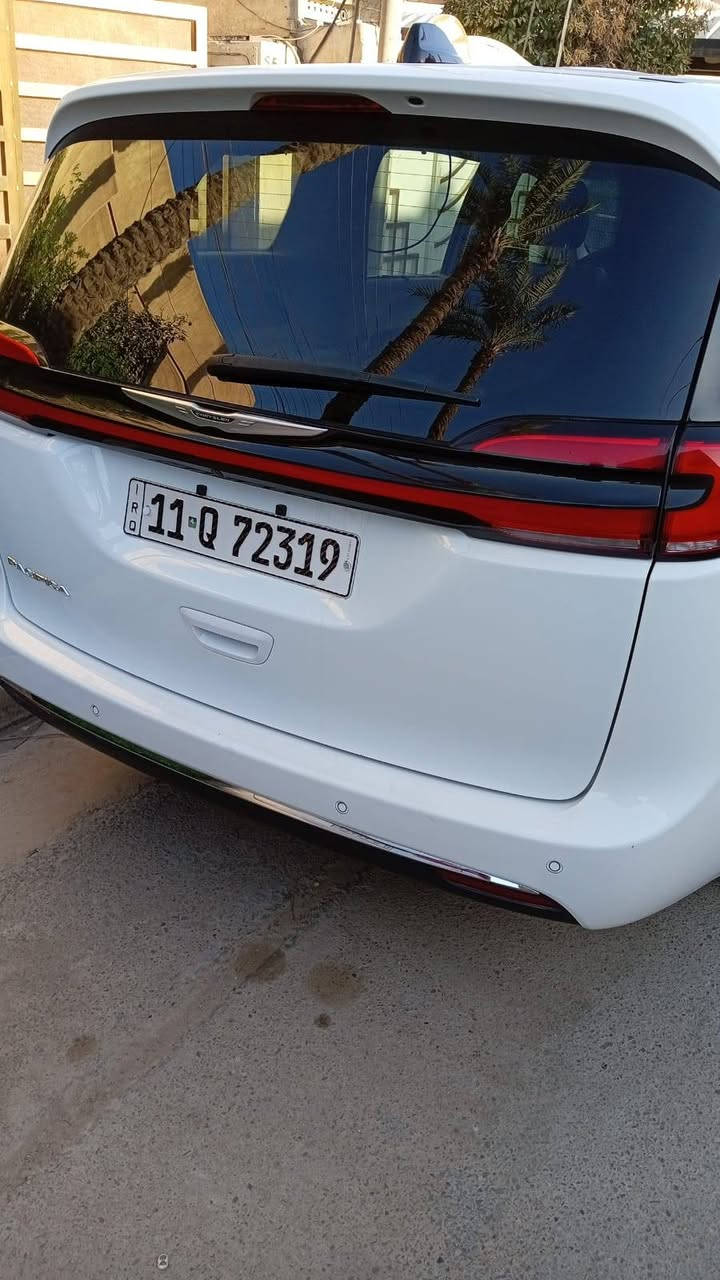 المعرف لايعرف كرايسلر  فويجر السياره العائليه
المواصفات:
 • ✅ موديل 2023
  _____( 7 ركاب)_____
 محرك 6 سلندر V6 قوي وناعم
 شاشة لمس
 نظام صوتي ممتاز
 كاميرا خلفية
 تدفئه كراسي+المقود
 تحكم كامل من المقود
 مثبت سرعة
  تكييف أمامي + خلفي (تبريد ممتاز)
 ابواب جانبية كهرباء
  جنطه كهرباء
 مرايا كهرباء
  نوافذ كهرباء
 نظام ثبات وتوازن
  نظام مانع الانزلاق
 قيادة ناعمة وثبات عالي على السرعات
وبعد موصفات هوايه
 السيارة نظيفة جداً بالحقيقه احلا بهواي
وارد امريكي رقم بغداد
((((((فقط بيع ماراوس))))))
السعر   235$
الاتصال : ***********
مامتواجد عالفيس
